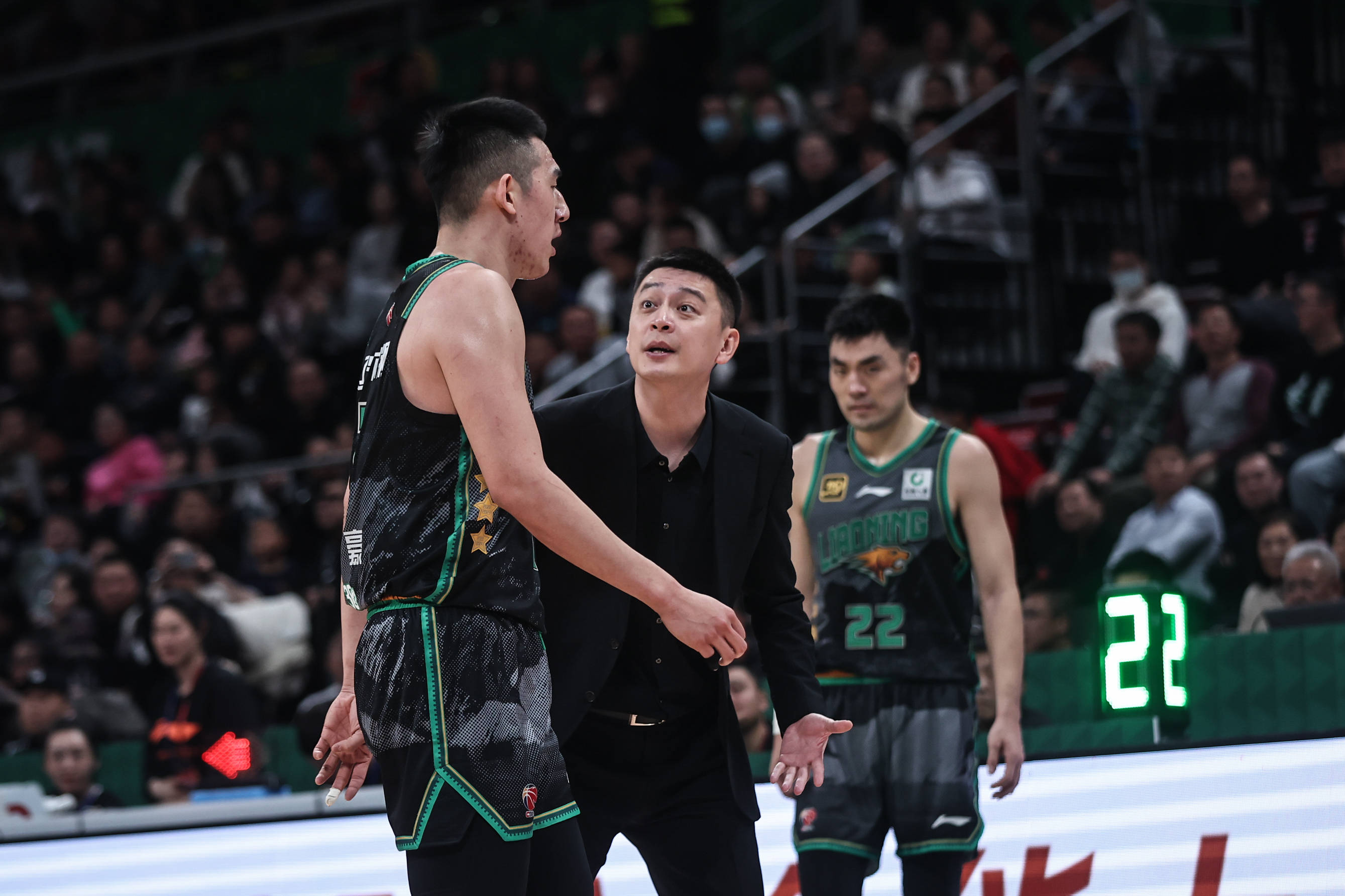 包含韩德君17+14辽宁险胜宁波原帅20分山西胜上海的词条