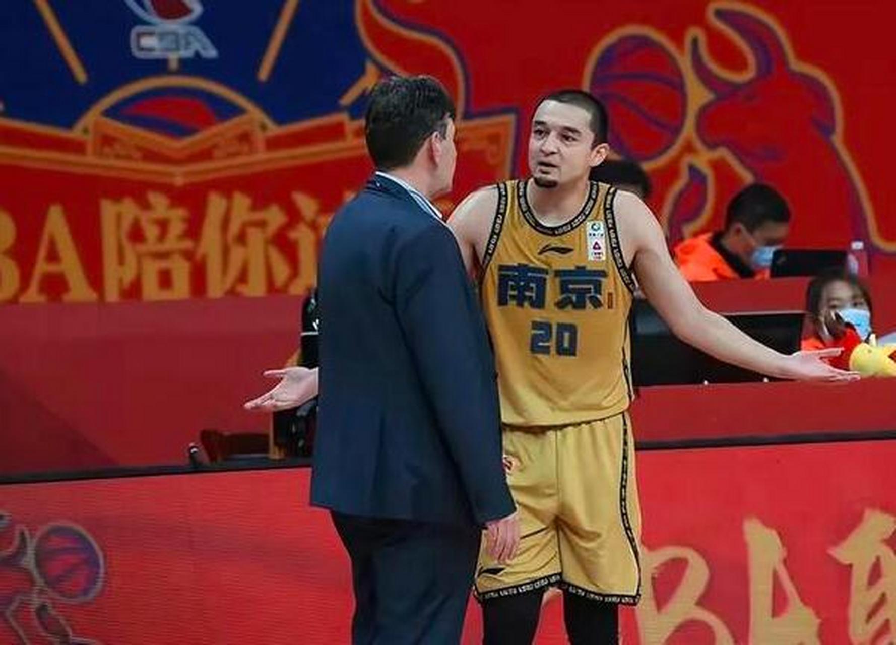 开运体育登录入口-霍楠：同曦多名球员面临续约问题，球队现在挑战与机会并存的简单介绍