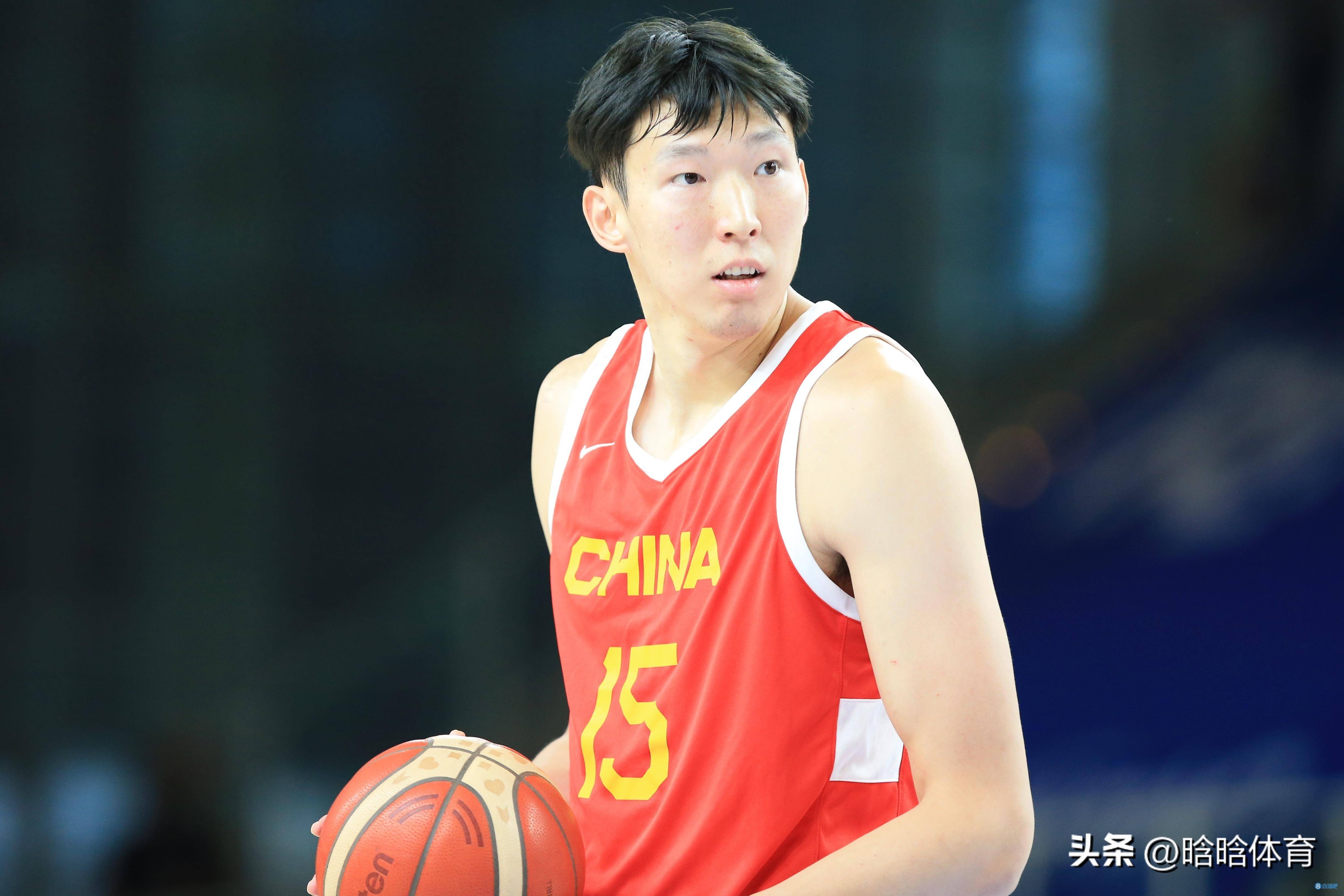 中国男篮集训名单：周琦回归赵继伟赵睿在列