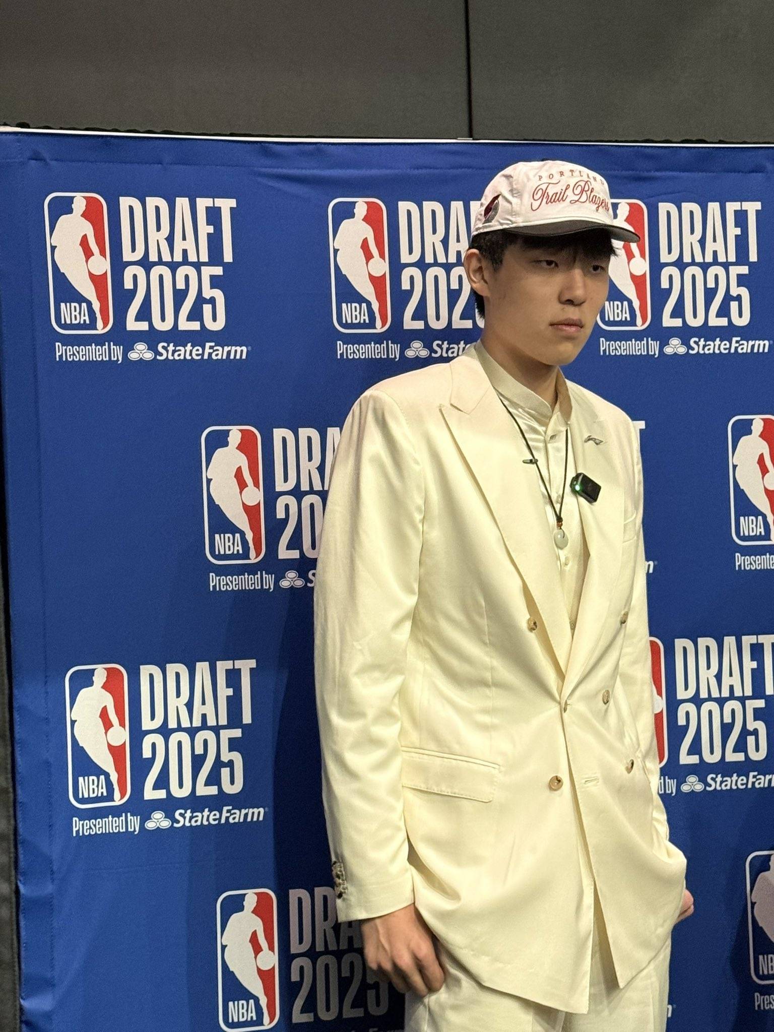 NBA选秀盛况回顾：太阳队三换一，开拓者大胆交易选中杨瀚森