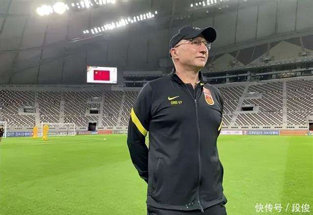 包含球队邀请知名足球专家担任技术顾问的词条